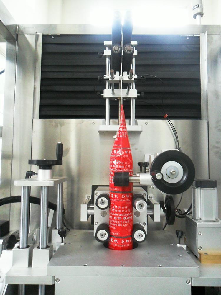 Otomatik Plastik Su Suyu Şişesi Isı Shrink Sleeve Etiketleme Makinesi