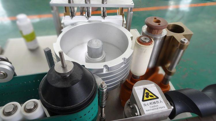 Alkol Ürünleri için Tam Otomatik Islak Tutkal Kağıt Etiket Etiketleme Makinesi